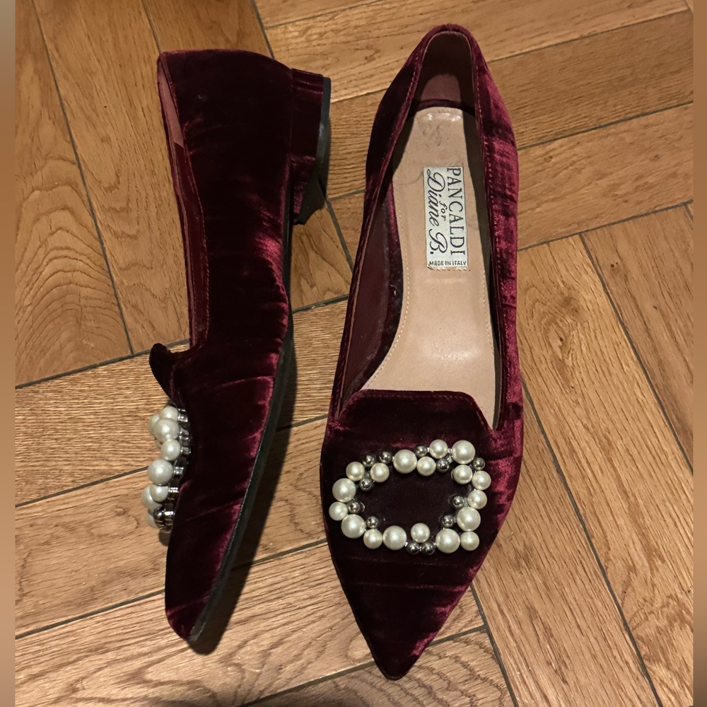 Velvet low heel with pearl detail
